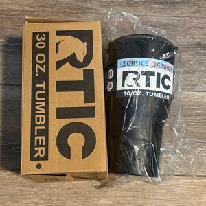 NIB RTIC Matte Black 30 oz Tumbler
